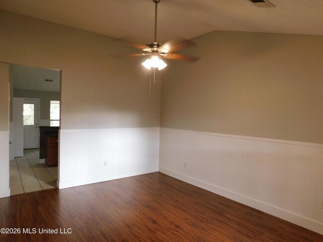 Building Photo - 5539 Bradley Dr