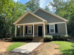 Building Photo - Eastside Three Bedroom