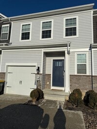 Building Photo - LARGE THREE BEDROOM TOWNHOME in PARKLAND SCHOOLS