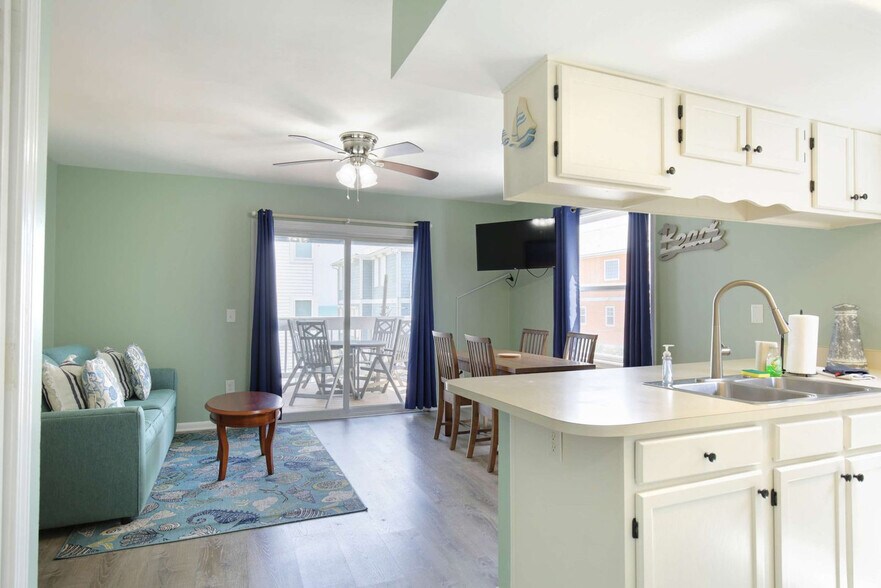 Primary Photo - 608 Carolina Beach Ave S