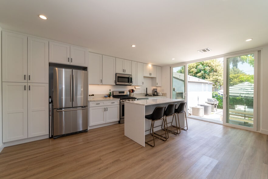 Brand new cabinets and appliances - 9044 Carson St