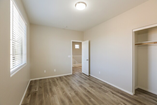 Building Photo - 1737 S Desert View Pl