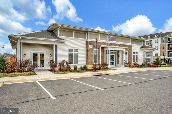 Building Photo - 9403 Pacific Elm St