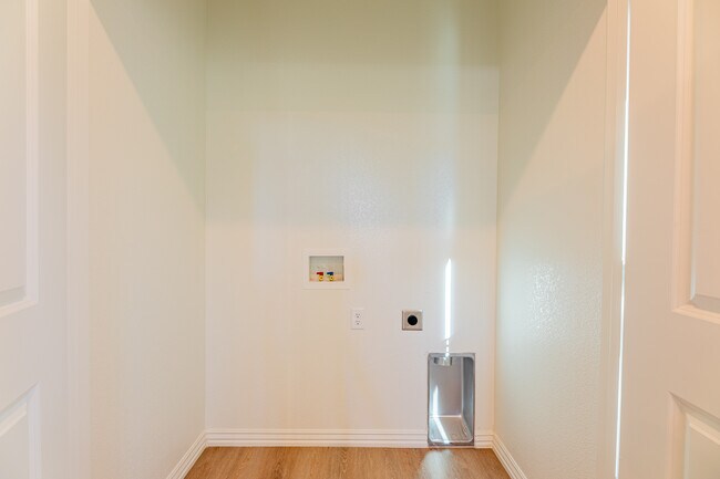Building Photo - 1603 Casuarina Dr