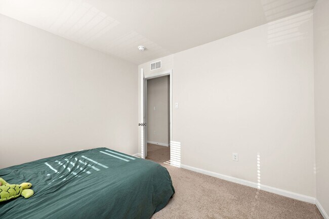 Building Photo - 121 Kennison Ln