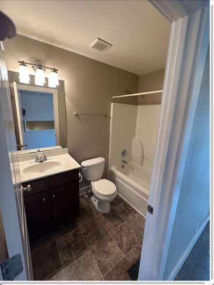 Bath 2 - 2304 Zermatt Ave