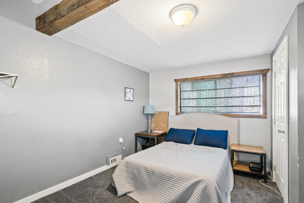 Building Photo - 1024 1st St