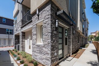 Building Photo - Brand New Built 3 Bed 2.5 Bath Flex Townhouse in Ontario!