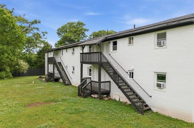 Building Photo - 610 N College Dr