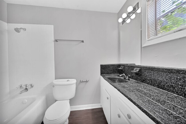 Building Photo - 5532 Eskridge St
