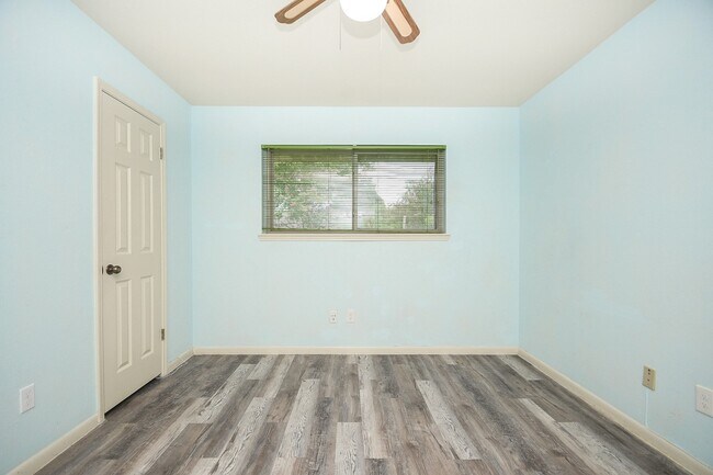 Building Photo - 11915 N Hanworth Dr