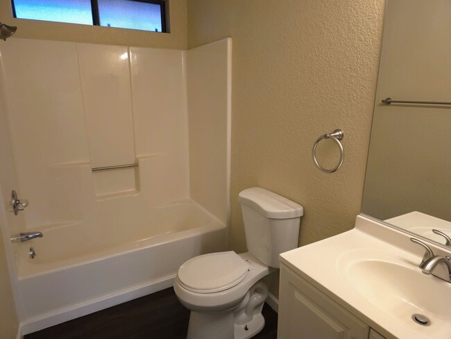 Building Photo - HOUSE - VILLAGE OF OAK CREEK