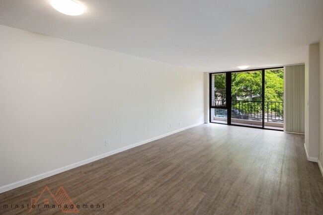 Building Photo - 3138 Waialae Ave