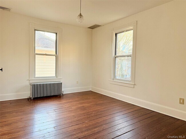 Building Photo - 102 N Midland Ave