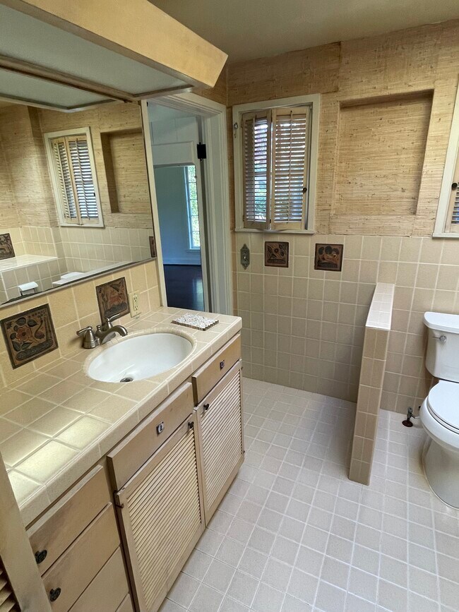 Building Photo - 80 Corona Way