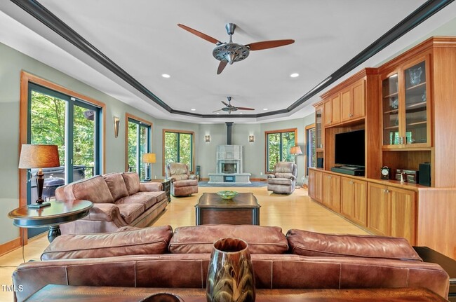 Building Photo - 6016 Glenthorne Dr