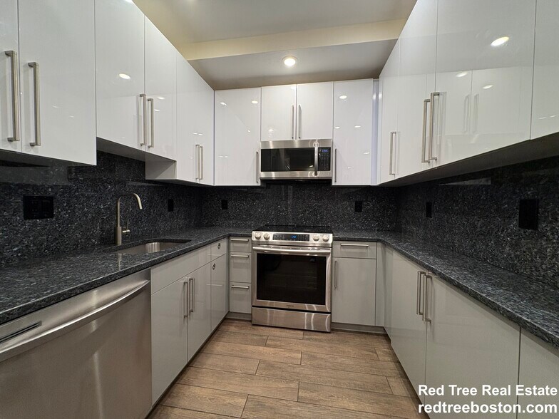 Building Photo - 1616 Beacon St