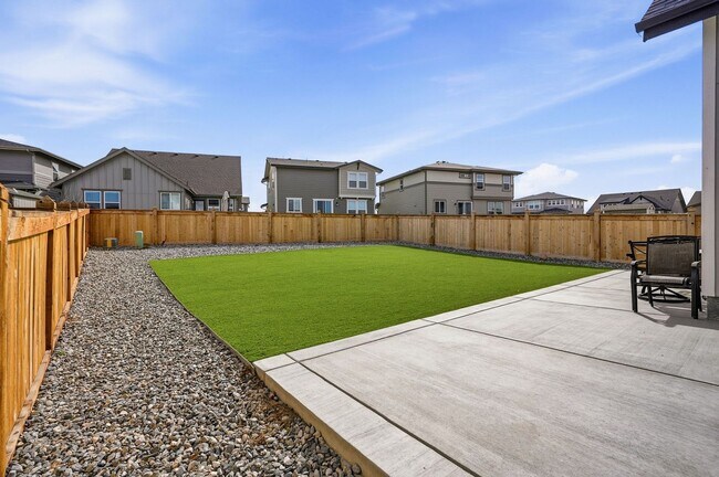 Building Photo - Modern Home in Brighton!