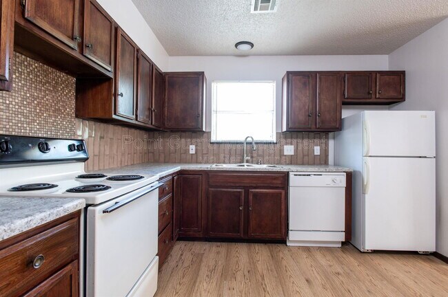 Building Photo - 1826 S Laura St