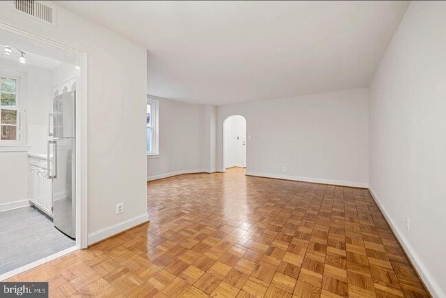 Building Photo - 30 S Old Glebe Rd