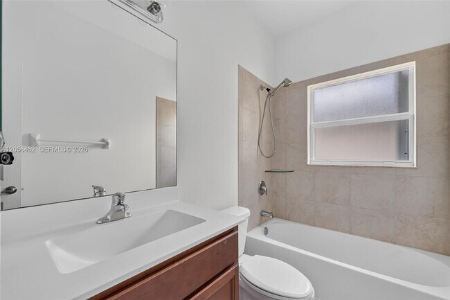 Building Photo - 236 SE 32nd Ave