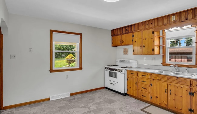 Building Photo - Updated 3-bedroom, 1-bath ranch home locat...