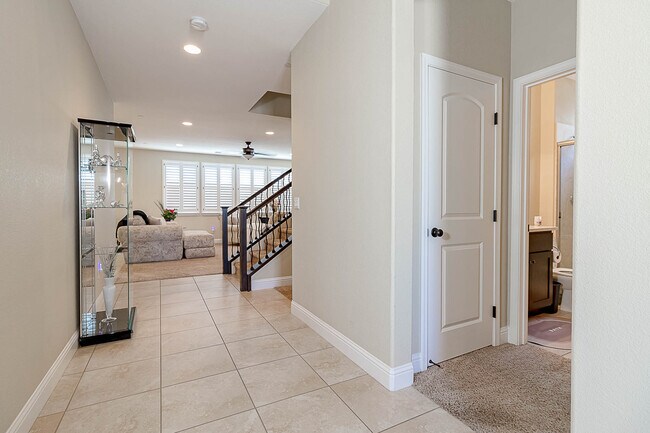 Building Photo - 582 Pasture Ave