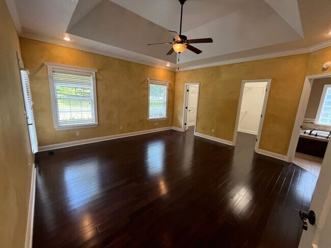 Building Photo - 607 Castle Dr