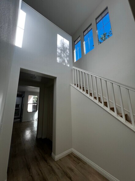 Building Photo - 61 Pathway