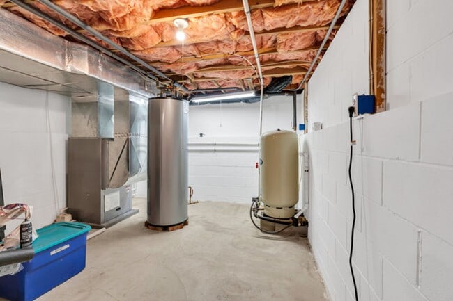 Building Photo - Private Cul-de-Sac Living: 4BR Home with Pool & Geothermal HVAC