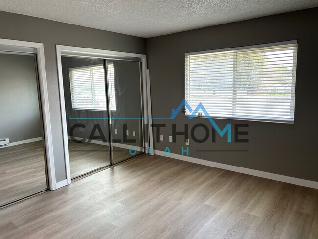 Building Photo - 4527 1175 W