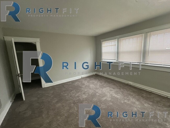 Building Photo - Newly Renovated Home in Dayton!