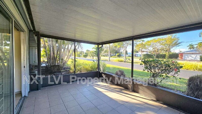 Building Photo - 4261 Island Cir