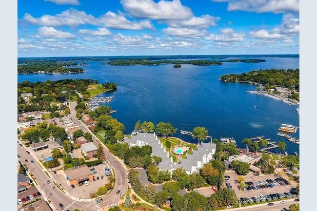 Building Photo - Gables Condo For Rent! In the Heart of Excelsior!