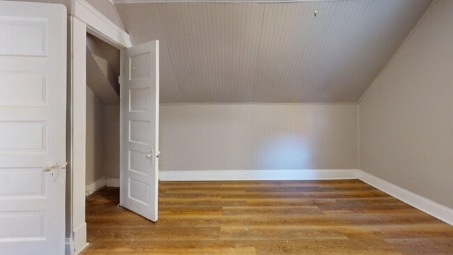 Building Photo - 2818 E 119th St