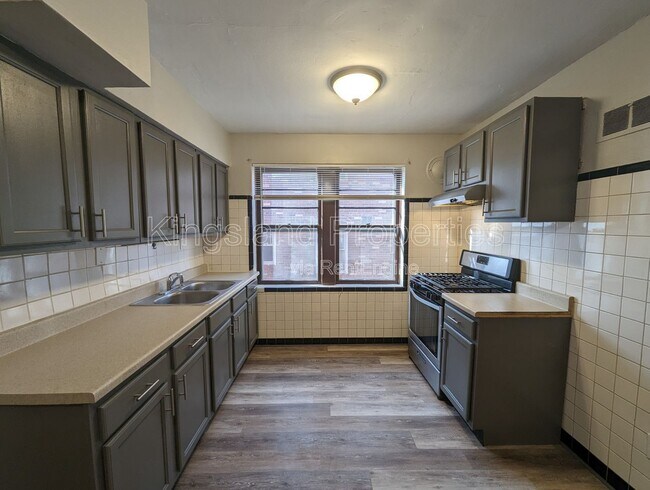 Building Photo - 3910 Chippewa St