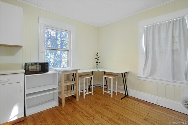 Building Photo - 105 S Broadway