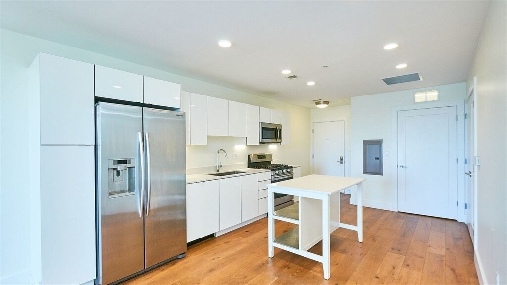 Building Photo - 251 Meridian St