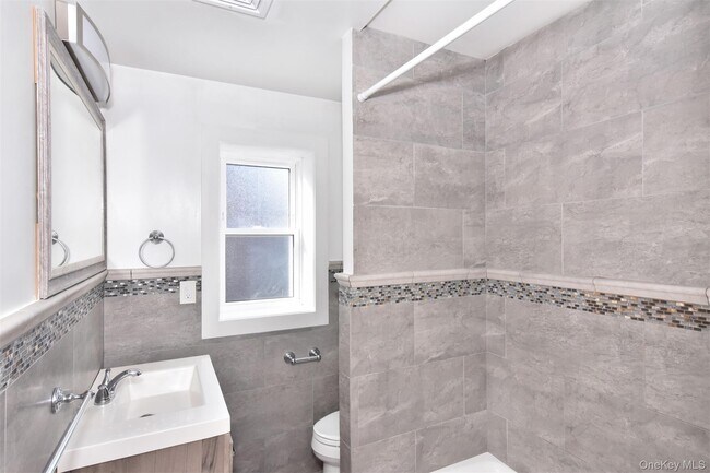 Building Photo - 519 Fifth Ave