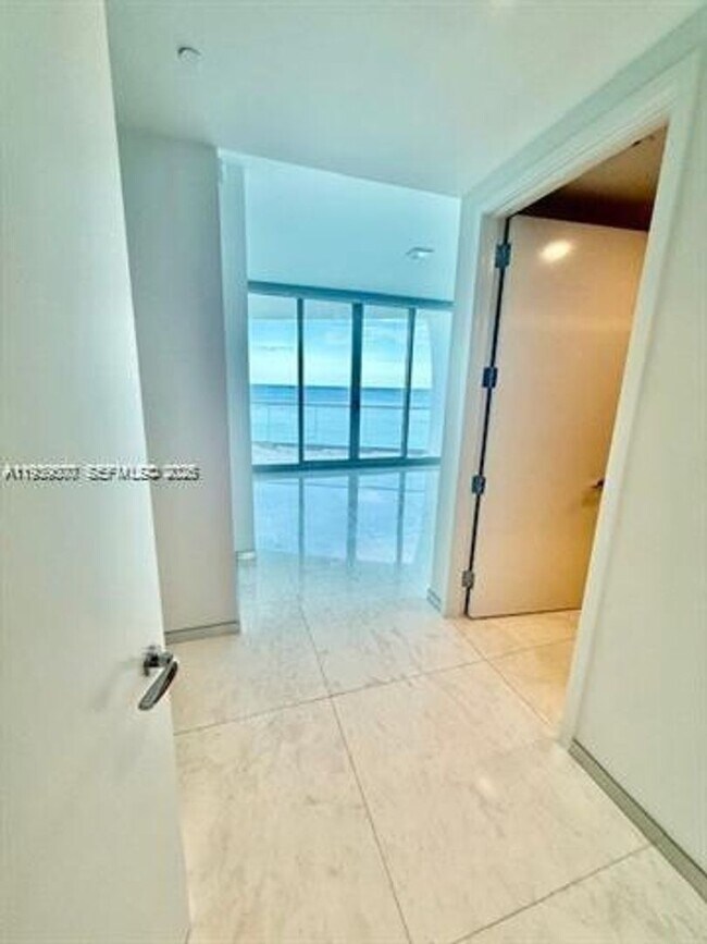 Building Photo - 16901 Collins Ave