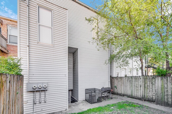 Building Photo - 6424 S Ingleside Ave