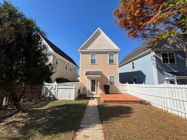 Building Photo - 3687 Longfellow Rd