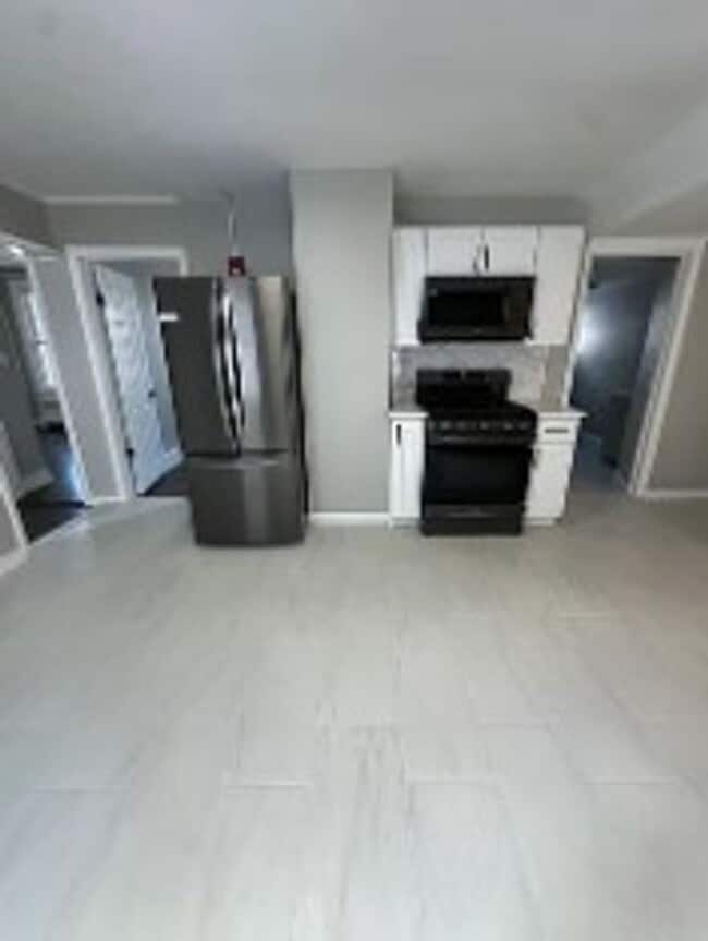 Building Photo - 177 Hart St