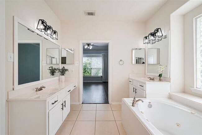 Building Photo - 24730 Blane Dr