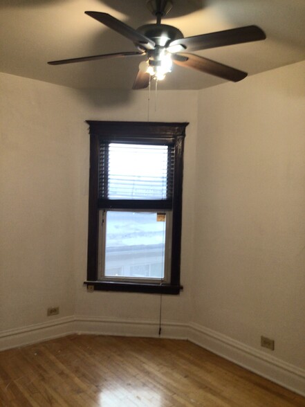 Building Photo - 928 N Harding Ave