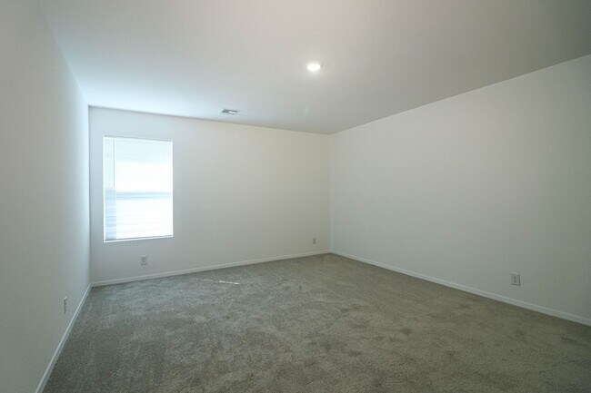 Building Photo - 3122 S 15th Pl