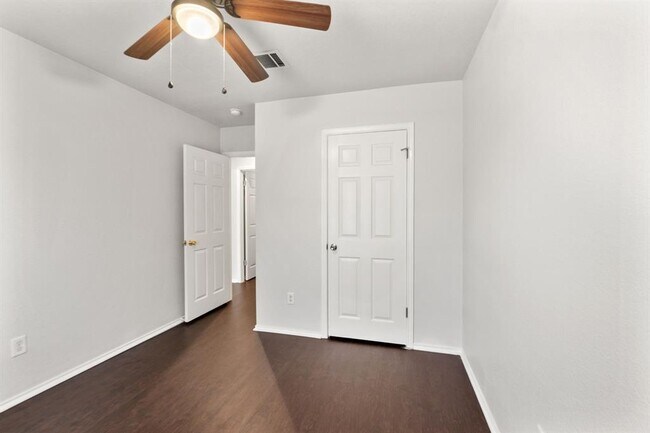Building Photo - 160 Prairie Springs Loop
