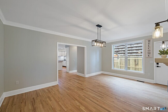 Building Photo - 7 Edgewood St