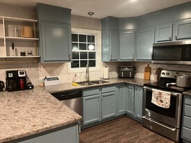 Building Photo - 877 Douglas Ave