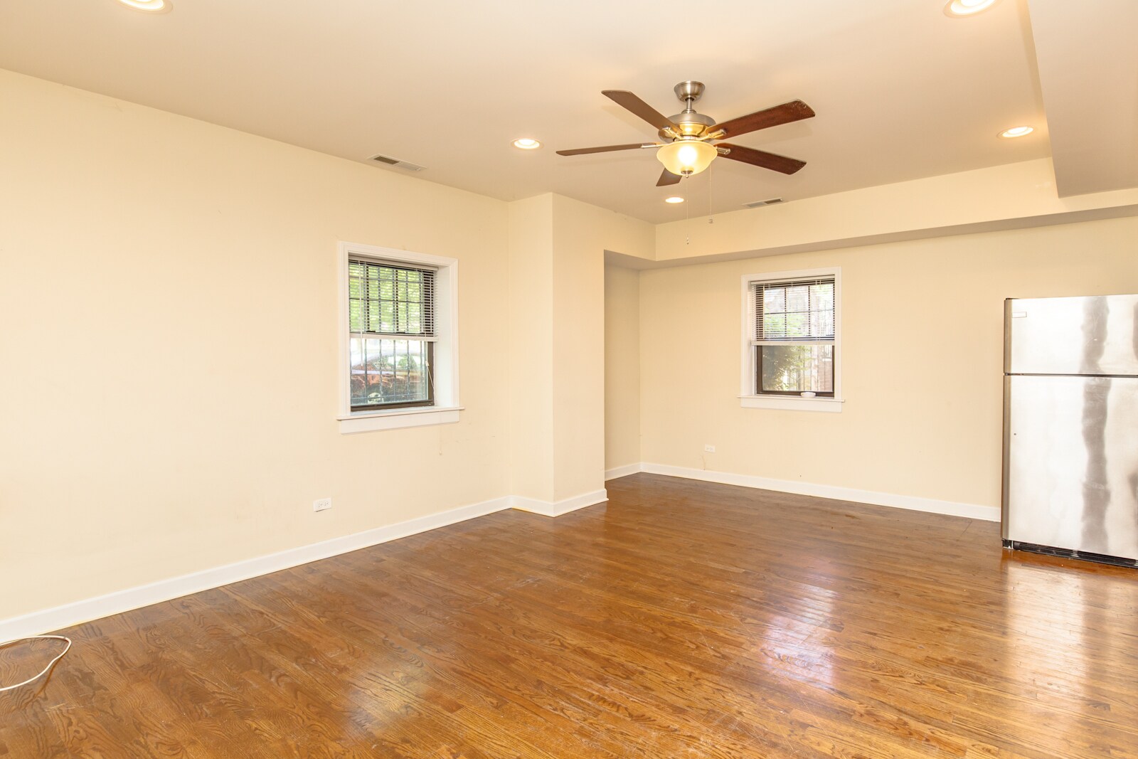 Building Photo - 1827 W Leland Ave